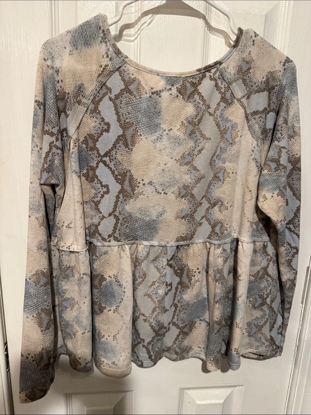 Peach Love California Blue & Brown Snake Print Long Sleeve Peplum Top - Picture 4 of 4